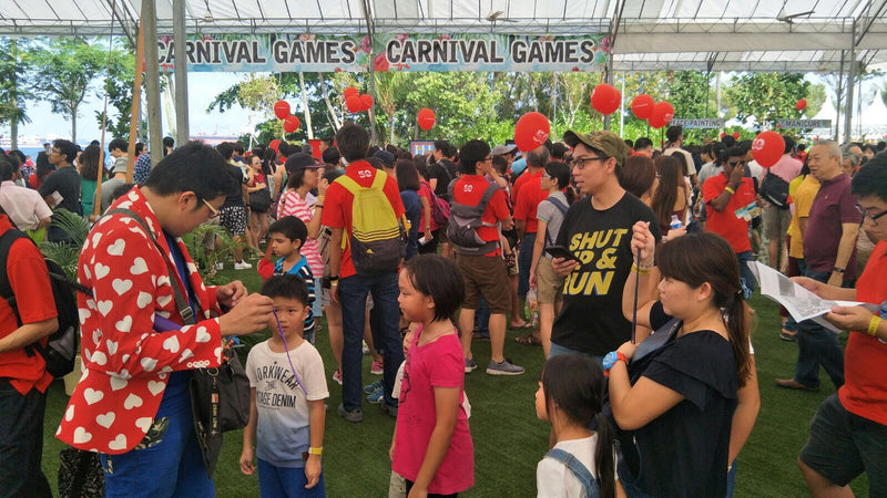Balloon sculpting entertainment by balloon artist at a community centre family event
