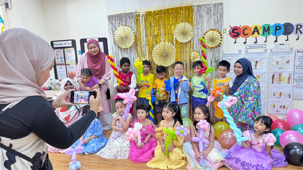 Balloon sculpting for children at PCF Woodlands Sparkletots school event in Singapore by Bloop Balloons