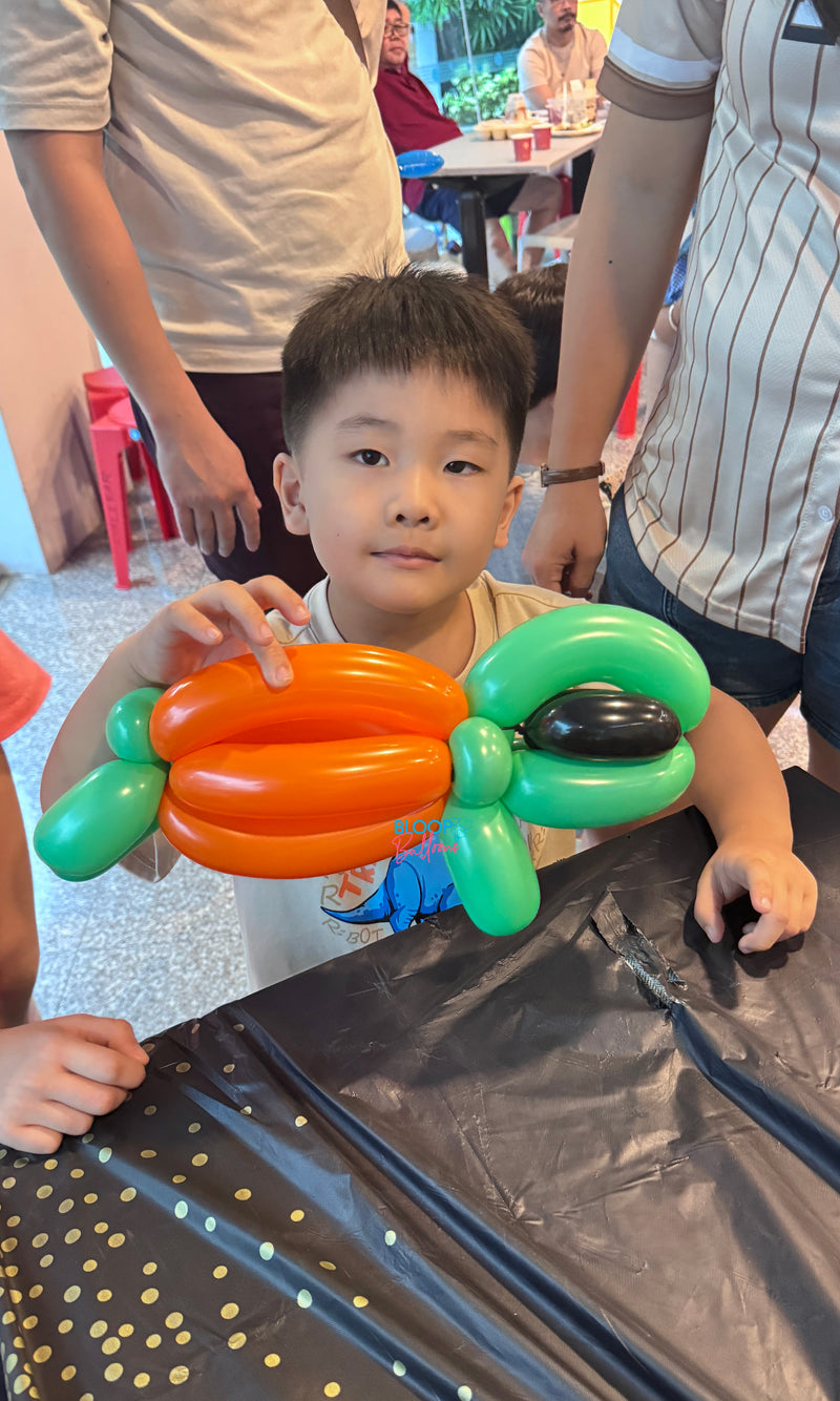 Turtle balloon sculpting design for kids birthday party in Singapore by Bloop Balloons